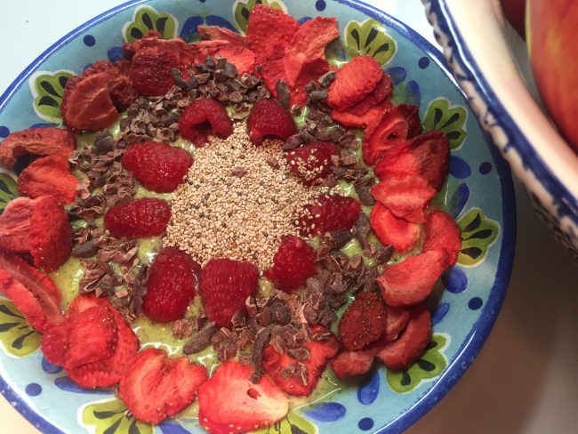 PrettyWellness.com Smoothie Bowl